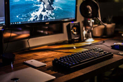 Ett datorskrivbord